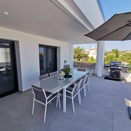 White Flamingo Villa