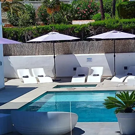 White Flamingo קלפה